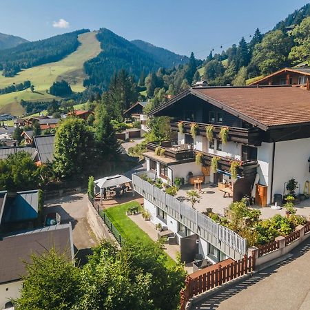Pension Vier Jahreszeiten Saalbach-Hinterglemm Exterior foto