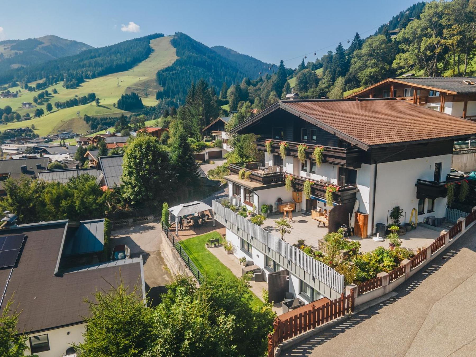 Pension Vier Jahreszeiten Saalbach-Hinterglemm Exterior foto