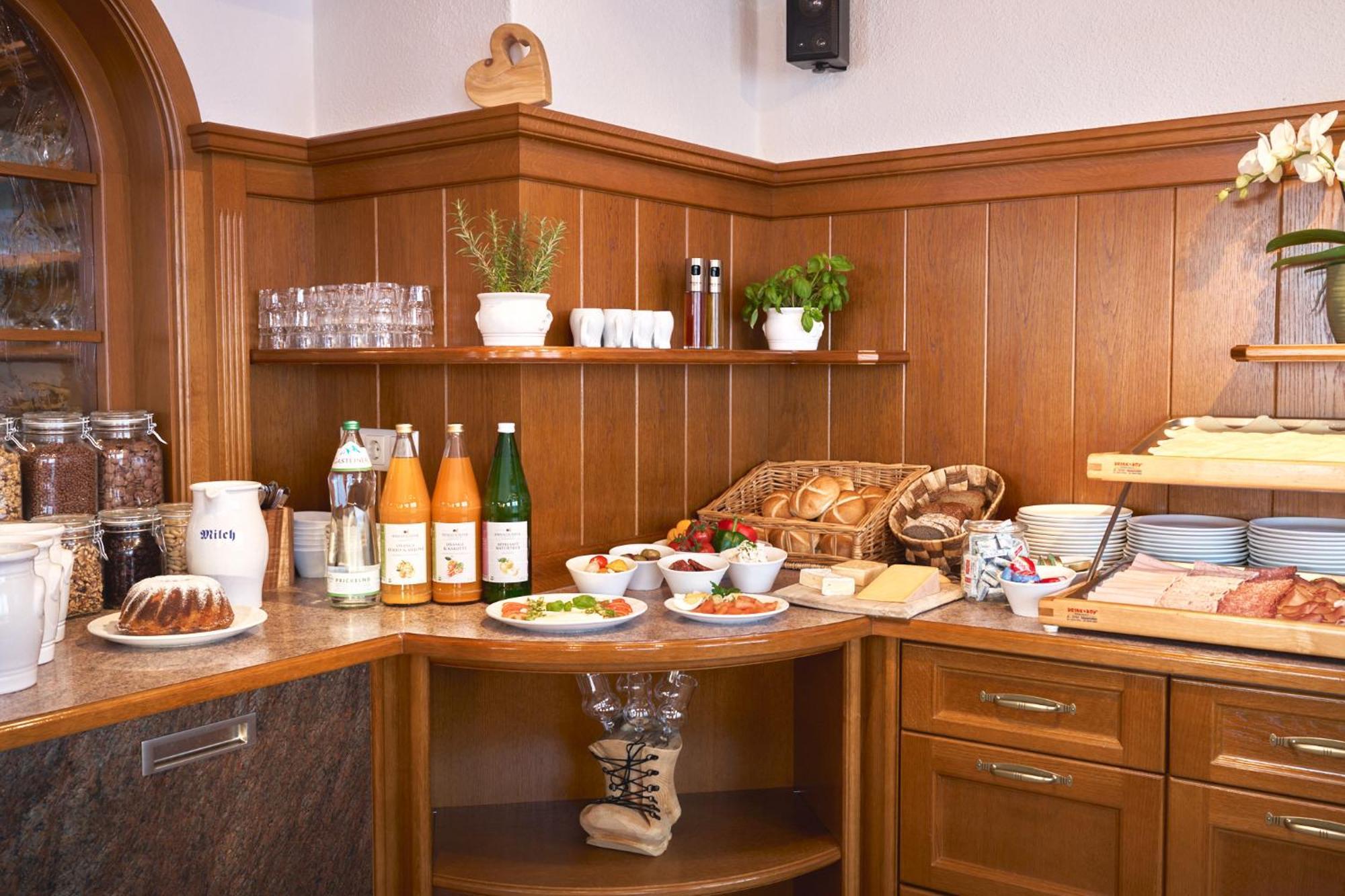 Pension Vier Jahreszeiten Saalbach-Hinterglemm Exterior foto